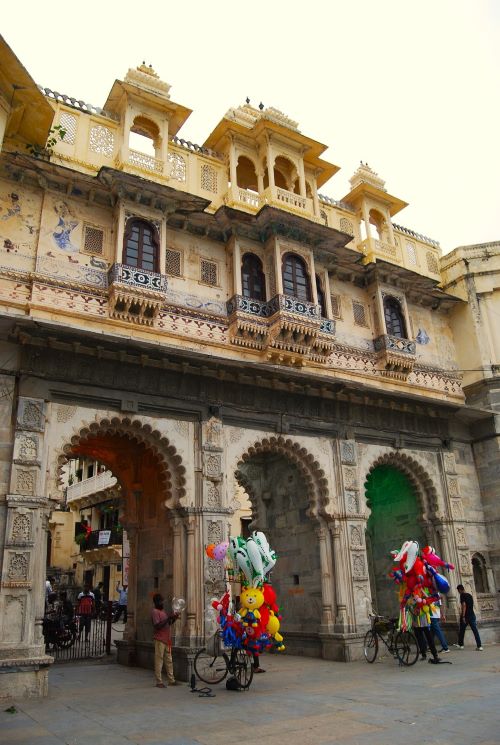 Realm of Royals: Forts, Frescoes & Folklore